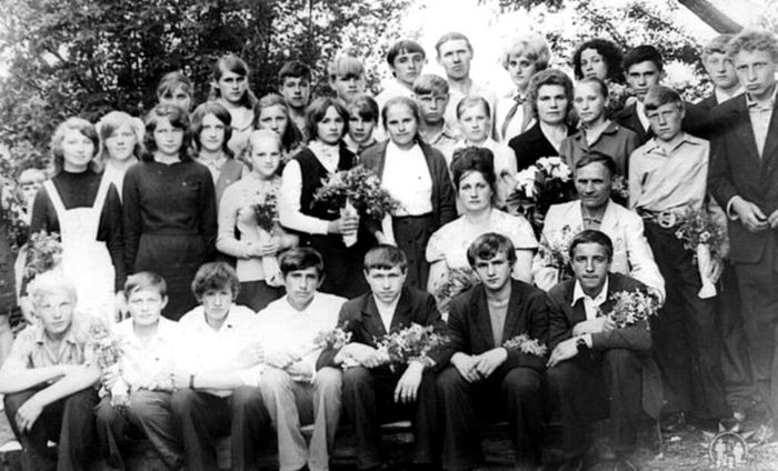 Голощапов Михаил Кузьмич с учениками (средний ряд, справа)