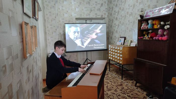 Алексей Хоменко играет «Песню без слов»