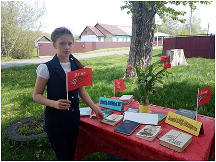 Выставка ко Дню Победы в Натальинской сельской библ.