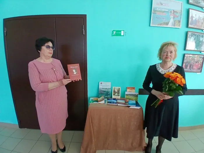 Морозова О. Г. представляет Автора (Нину Ивахненко) и ее новую книгу