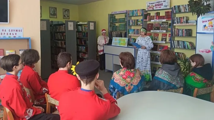 Ведущая - зав. библиотекой Светлана Назарова рассказывает о традициях праздника