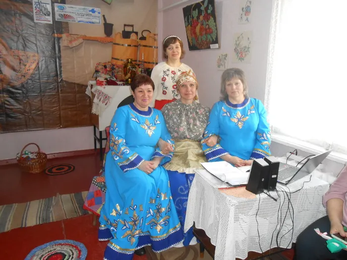 Ведущие и помощники