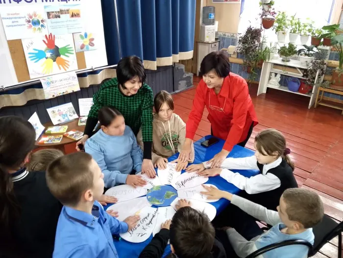 Коллективная работа «Цветок толерантности»