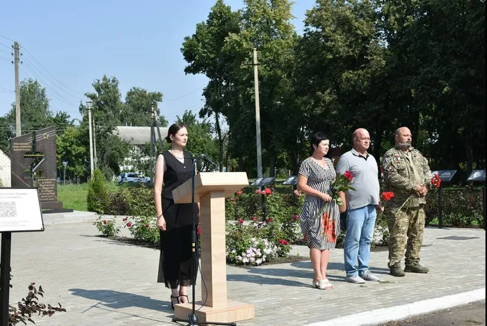 Ведущие Митинга на Аллее Памяти