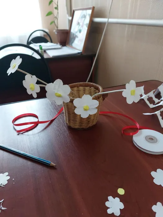 Бумажная ромашка с пожеланием