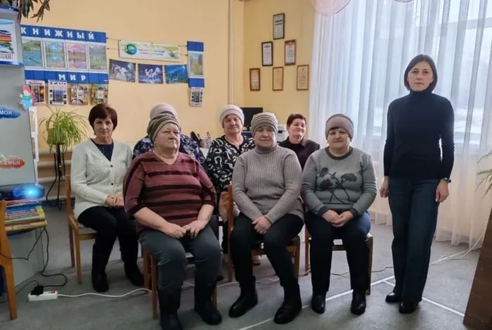 Участники встречи о художнике-авангардисте