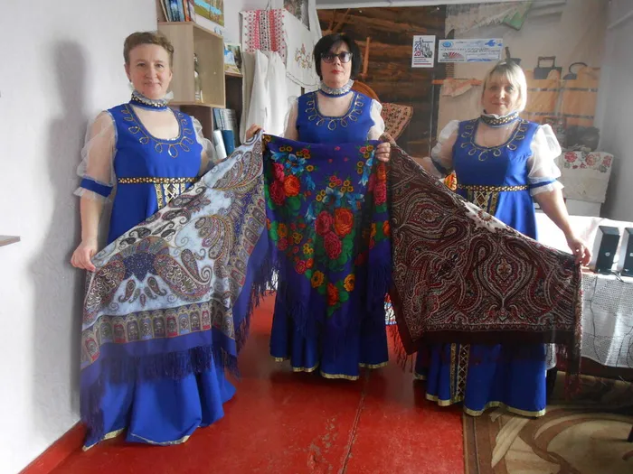 Наши лебедушки (О. Ерецкая, О. Г. Морозова, Е. Н. Бабичева)