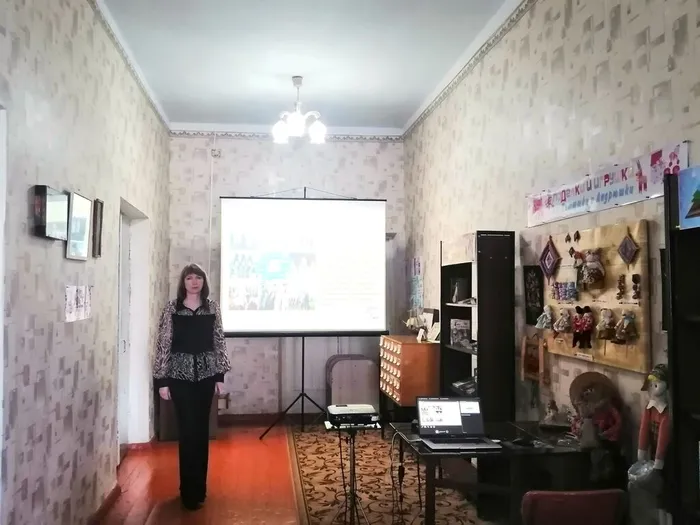 Ведущая мероприятия Л. И. Надежина