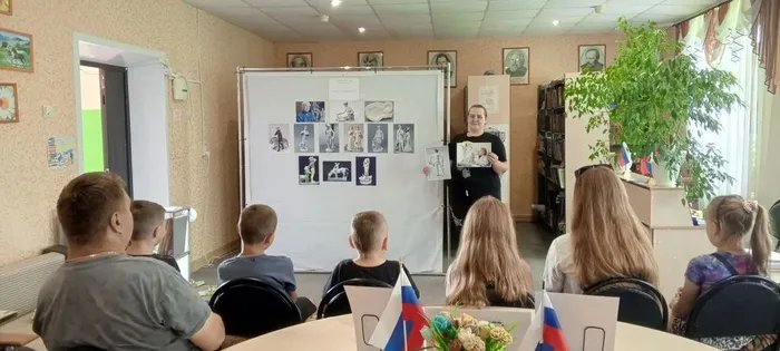 Участники мероприятия по творчеству Евгении Гатиловой