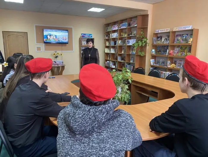 Участники "Движения первых" в Волжанской библиотке