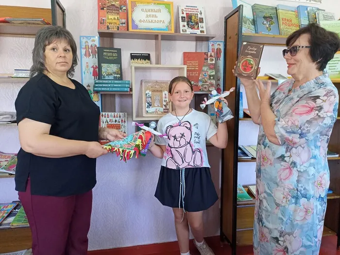 Знакомимся с книжной выставкой о фольклоре